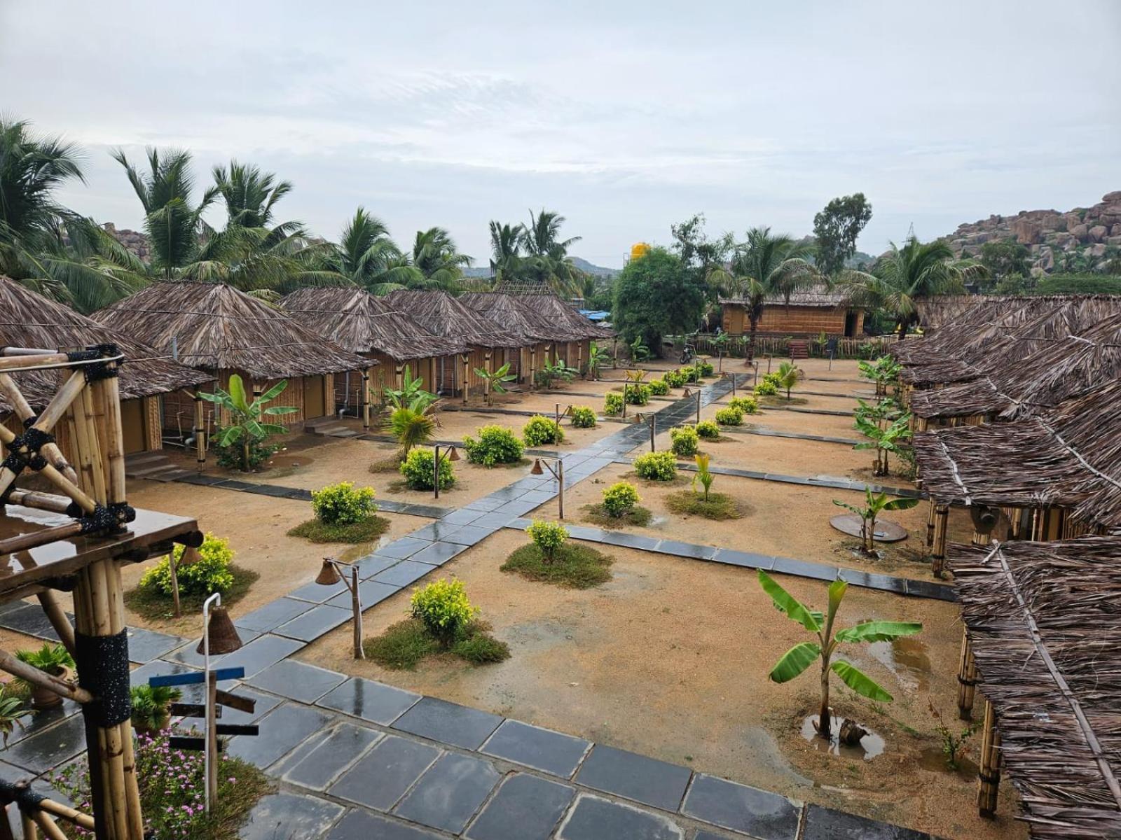 The King On The Rocks Resort Hampi Εξωτερικό φωτογραφία